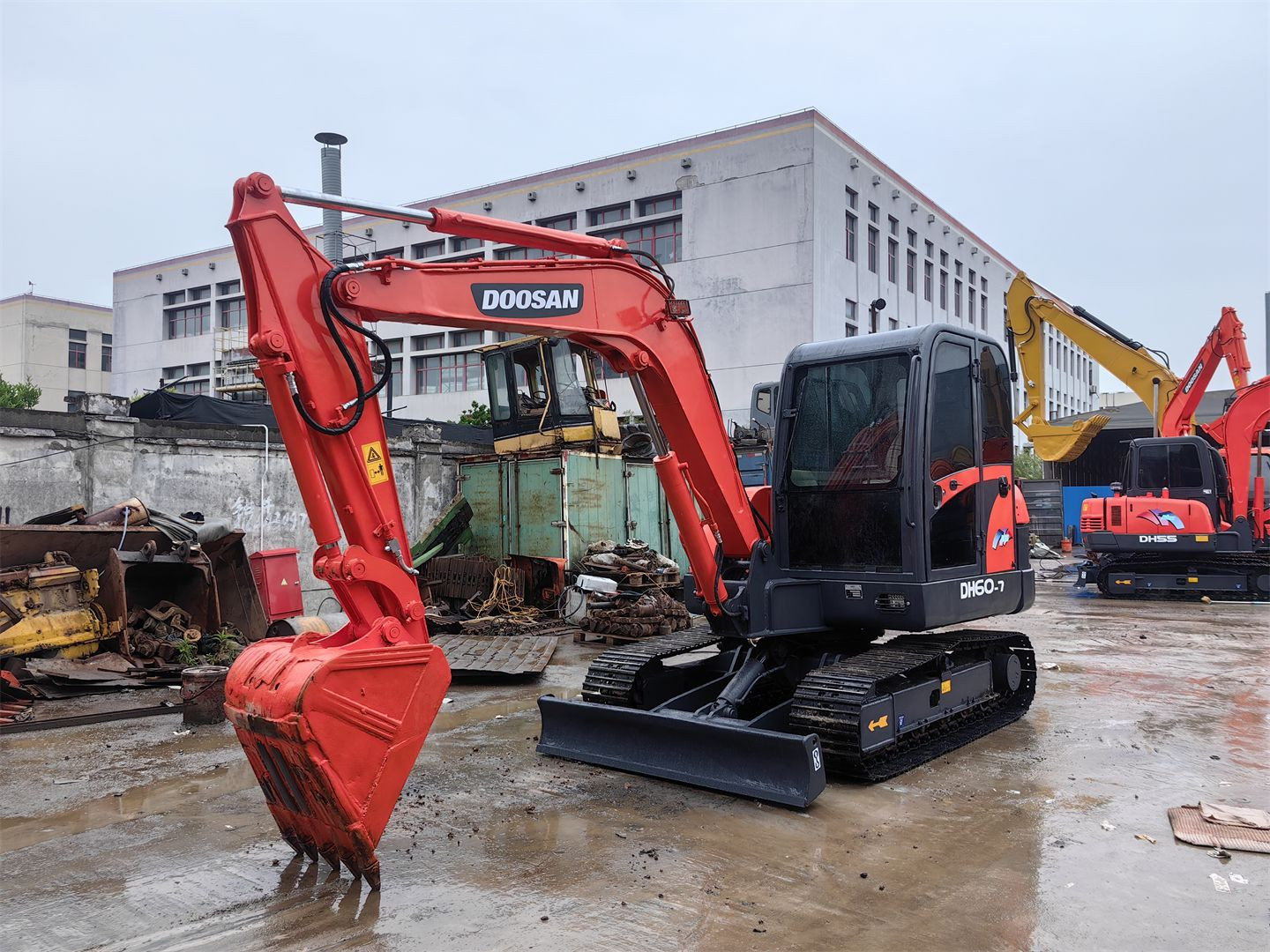 Earth moving machinery doosan Dh60 Dh80 excavator