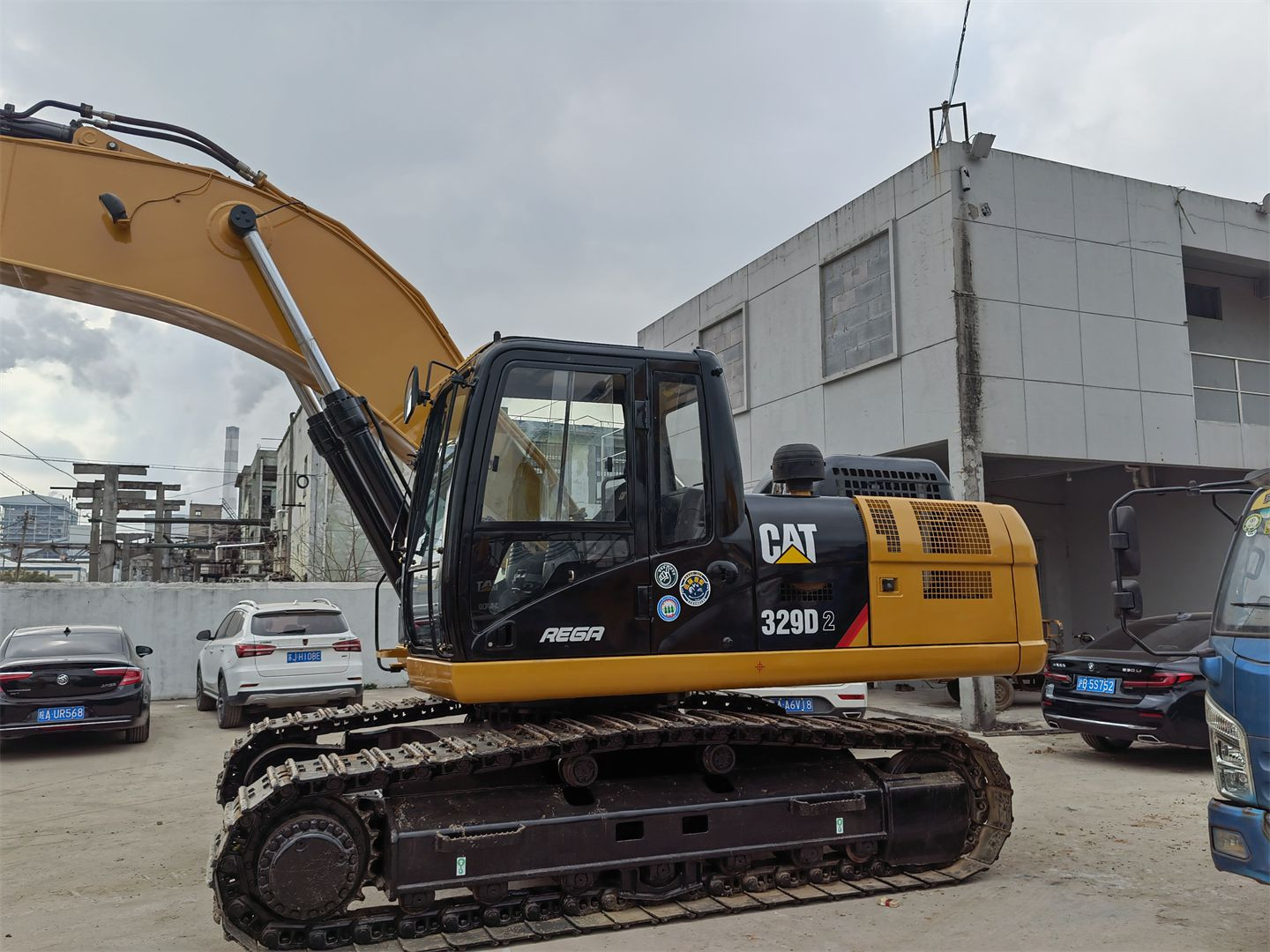 Crawler moving Cat 329D2 excavator Japan used excavator cat 329d