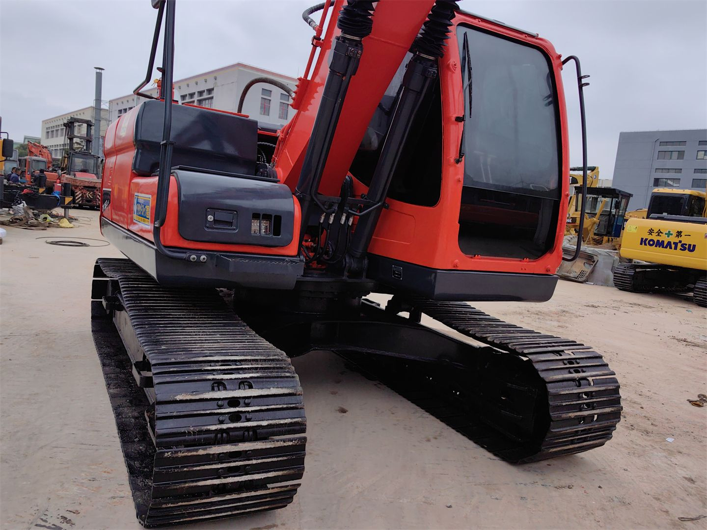 used excavators doosan dx150 dx140 dx225 are located in Chna for sale