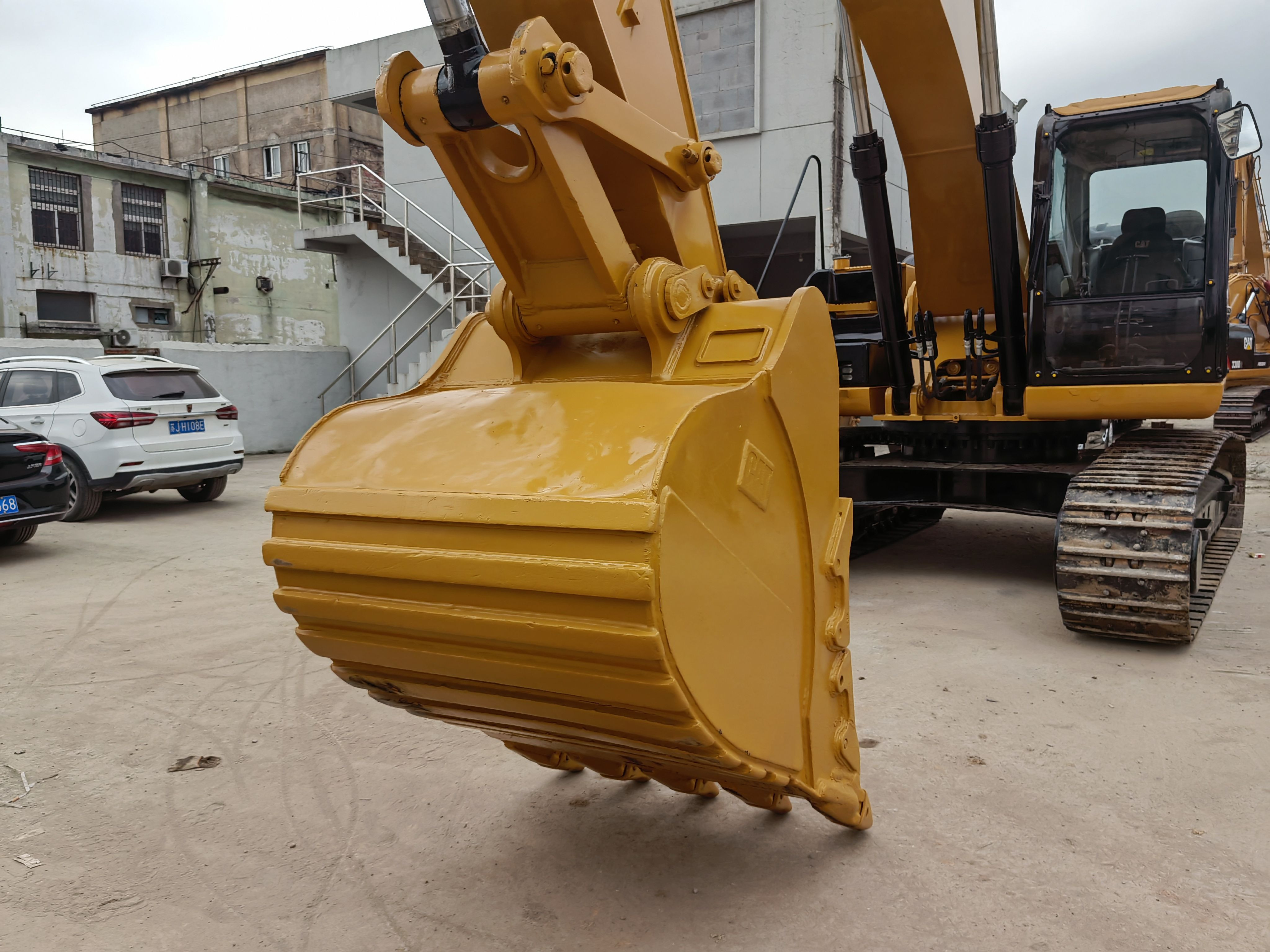 Crawler moving Cat 329D2 excavator Japan used excavator cat 329d