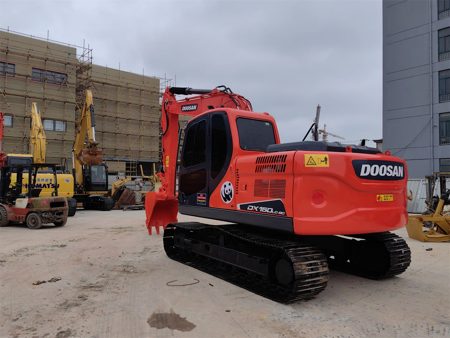 used excavators doosan dx150 dx140 dx225 are located in Chna for sale